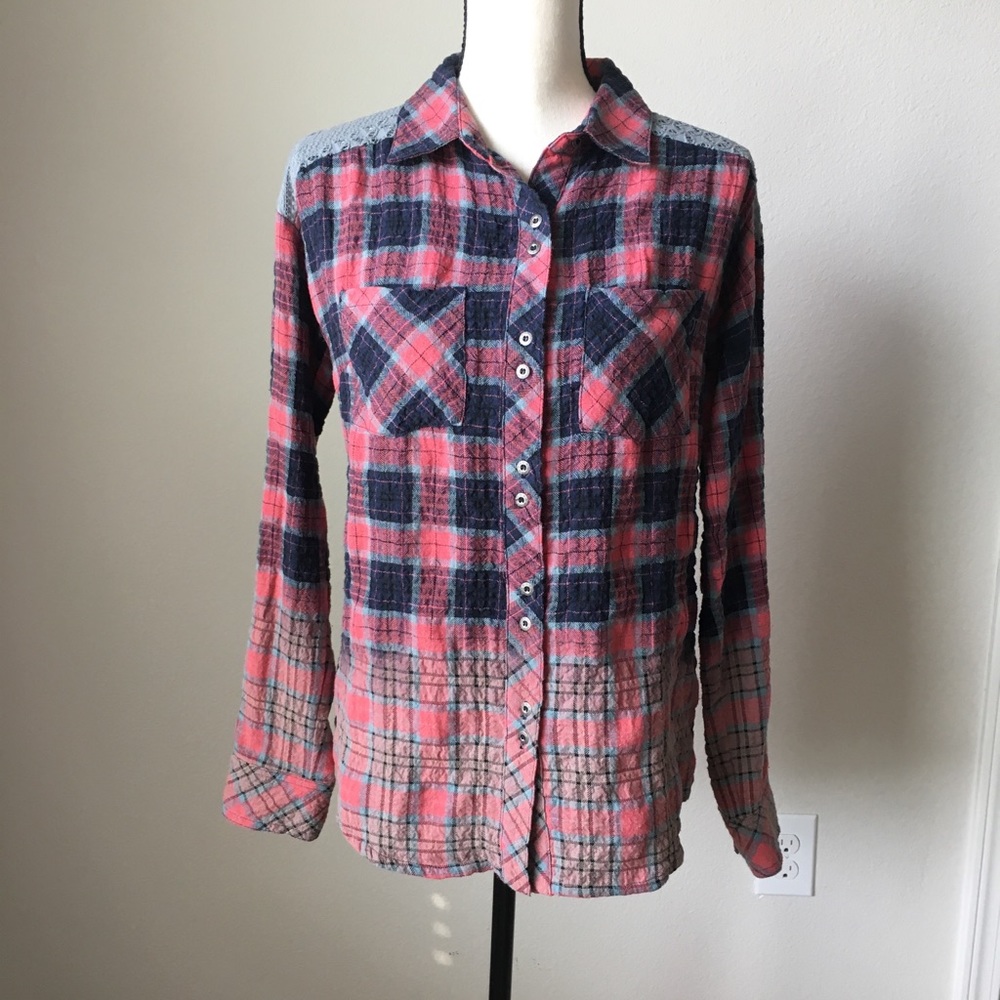 Miss Me Red Plaid Wrinkle Crochet Shirt size S